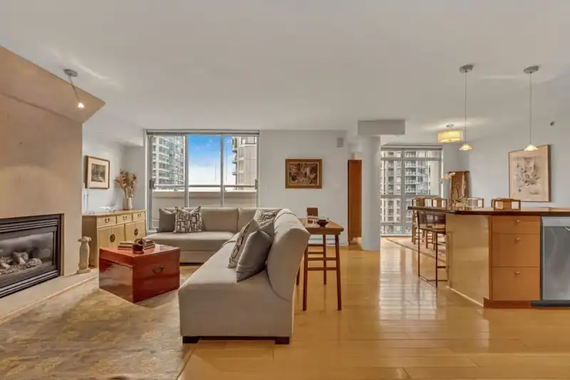 1404 819 HAMILTON STREET - photo 1 of 32