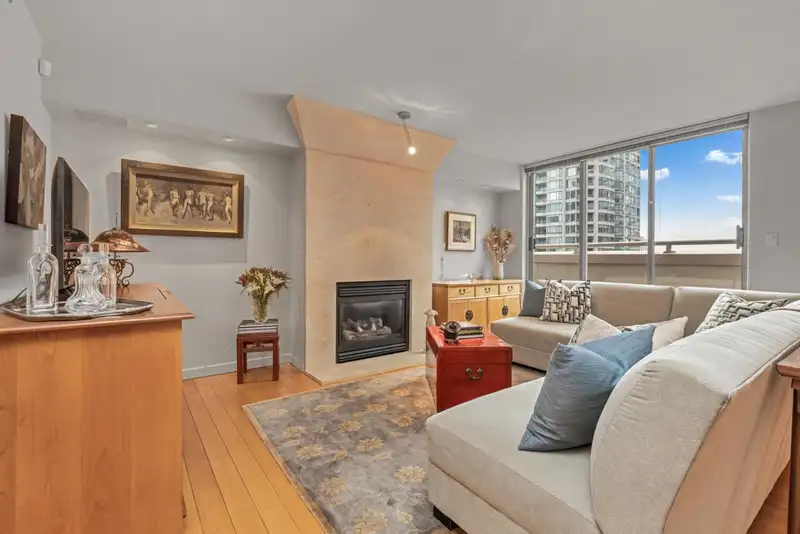 1404 819 HAMILTON STREET - photo 3 of 32
