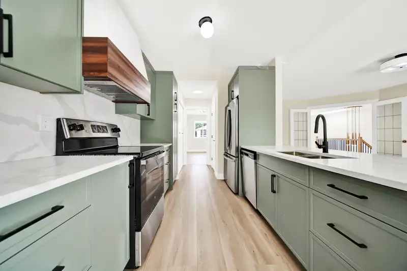 11905 237TH STREET - photo 3 of 39