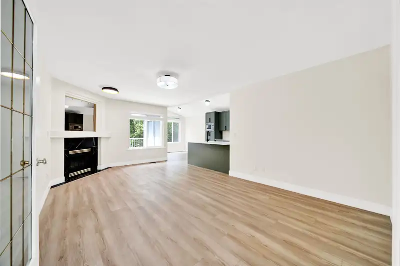 11905 237TH STREET - photo 4 of 39