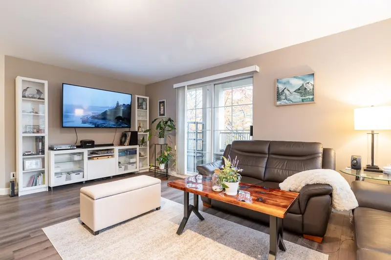 219 295 SCHOOLHOUSE STREET - photo 4 of 22