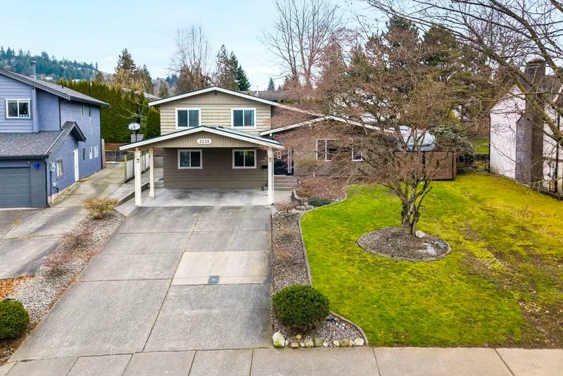 2228 GUILFORD DRIVE - photo 2 of 25