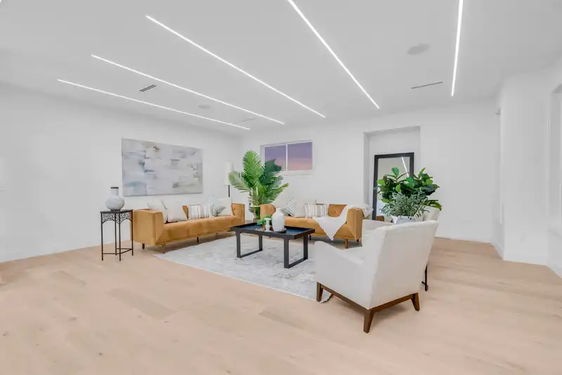 20888 48 AVENUE - photo 3 of 34