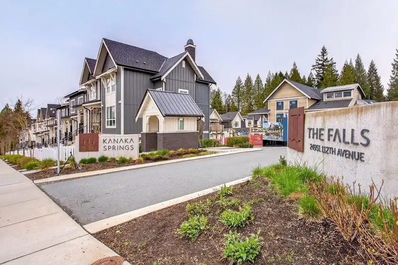 115 24951 112 AVENUE - photo 1 of 33