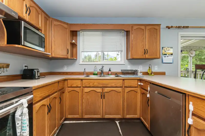 770 OLSON AVENUE - photo 3 of 37
