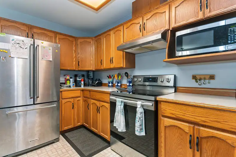 770 OLSON AVENUE - photo 4 of 37