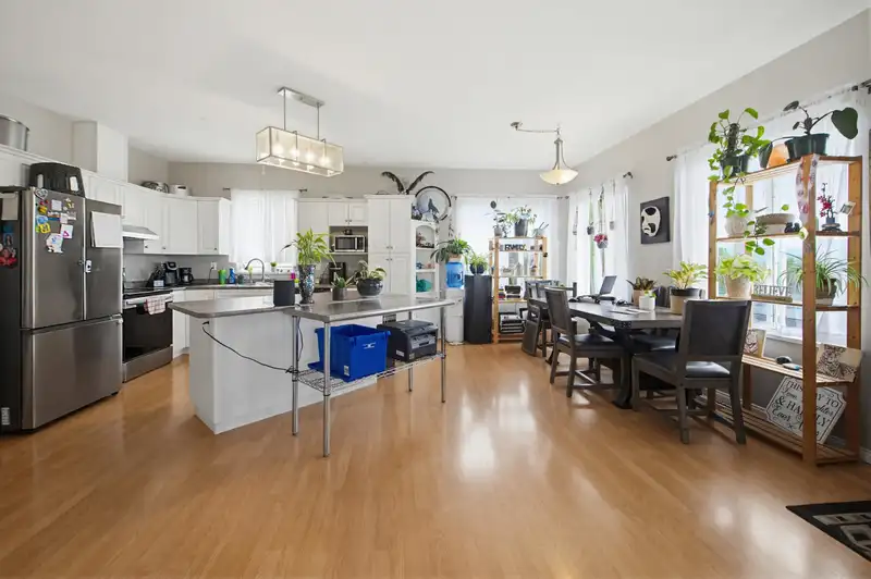 33614 3 AVENUE - photo 2 of 40