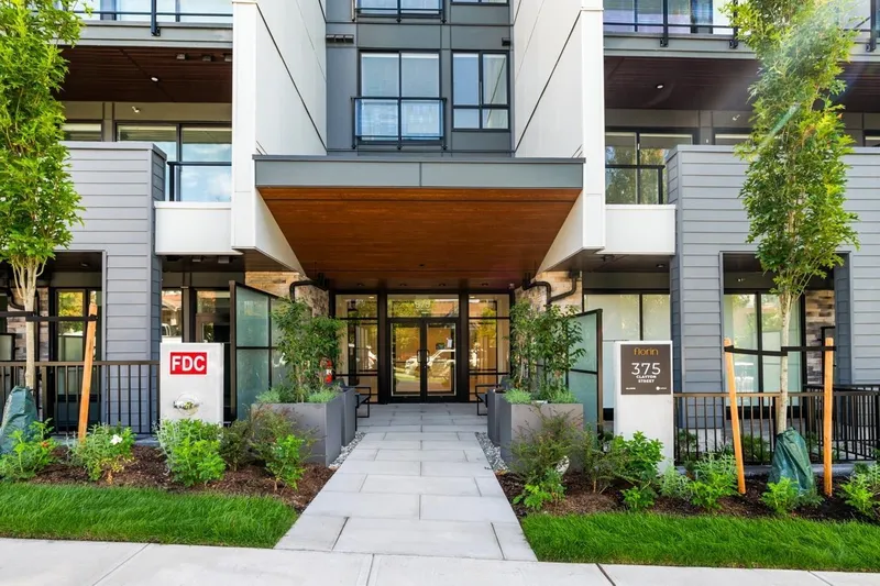 209 375 CLAYTON STREET - photo 2 of 11