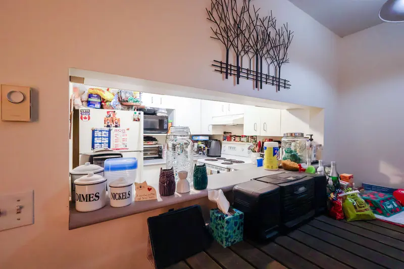 205 723 TWELFTH STREET - photo 3 of 15