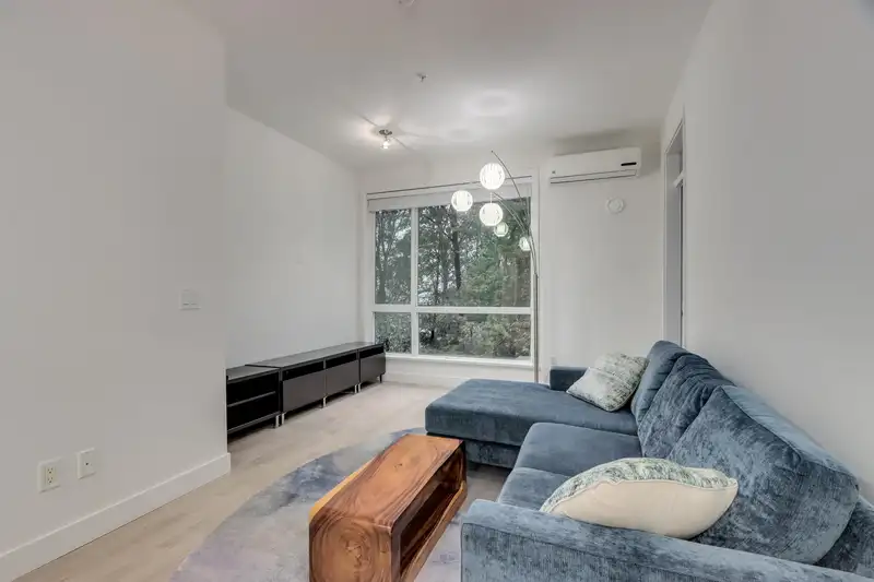 528 723 W 3RD STREET - photo 3 of 23