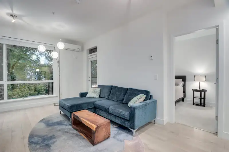 528 723 W 3RD STREET - photo 4 of 23