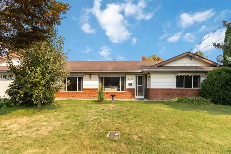 9220 COOTE STREET - photo 2 of 40