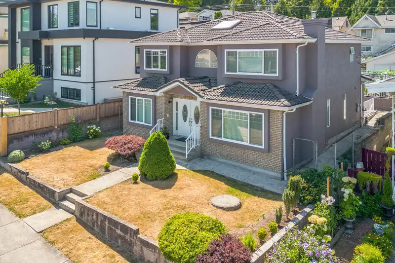 4955 INVERNESS STREET - photo 1 of 40