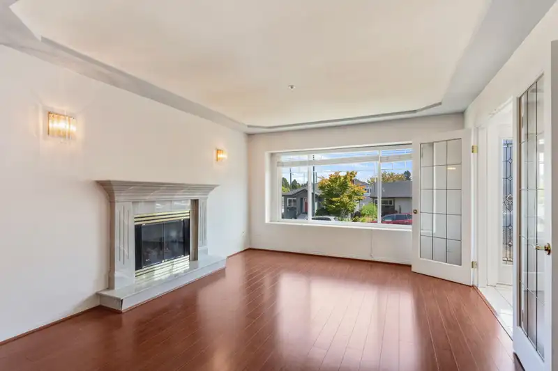 4955 INVERNESS STREET - photo 4 of 40