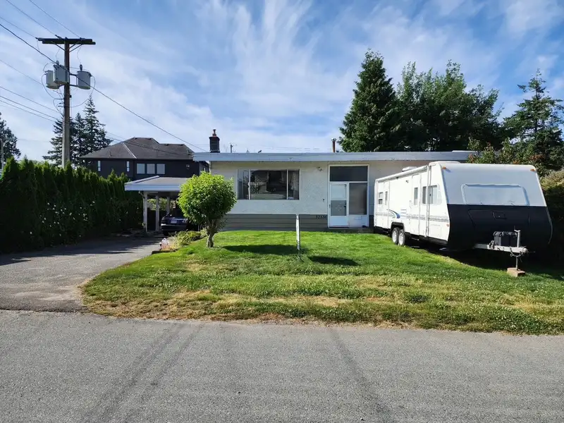 32136 AUTUMN AVENUE - photo 1 of 5