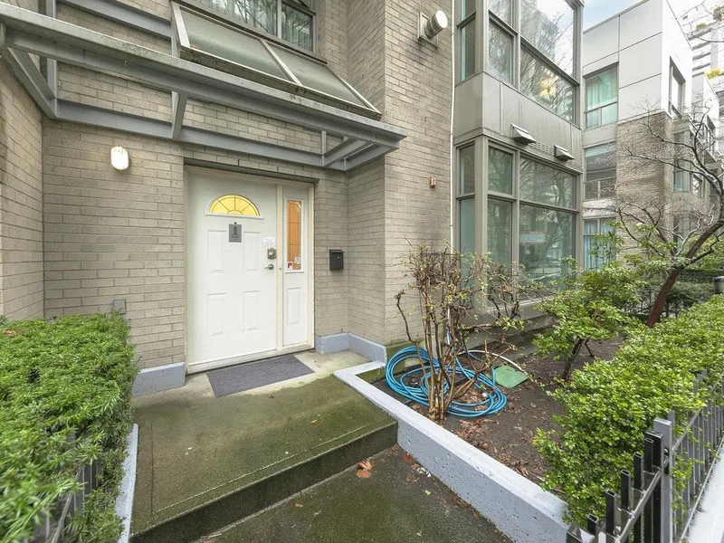 930 RICHARDS STREET - photo 2 of 25