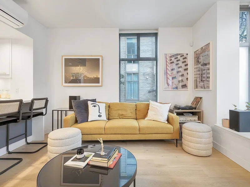 930 RICHARDS STREET - photo 4 of 25