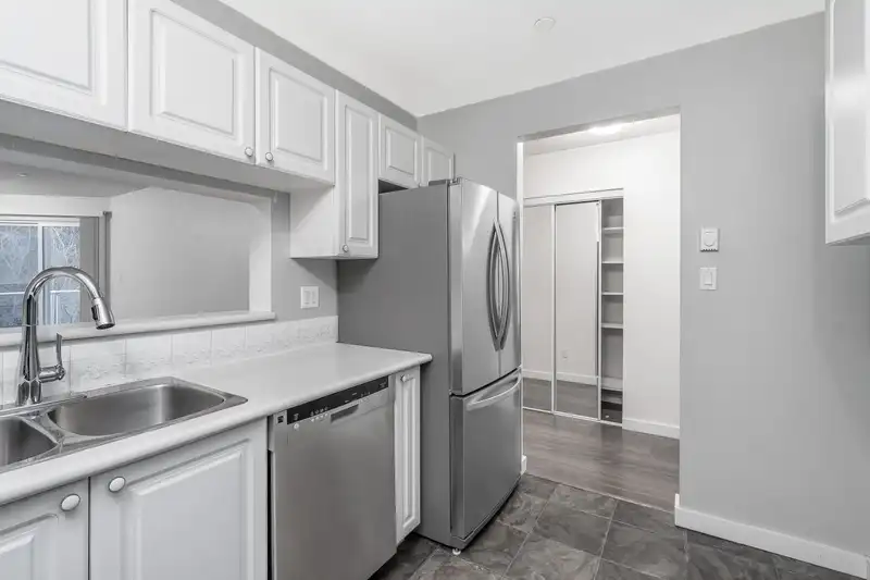 307 16137 83 AVENUE - photo 2 of 22