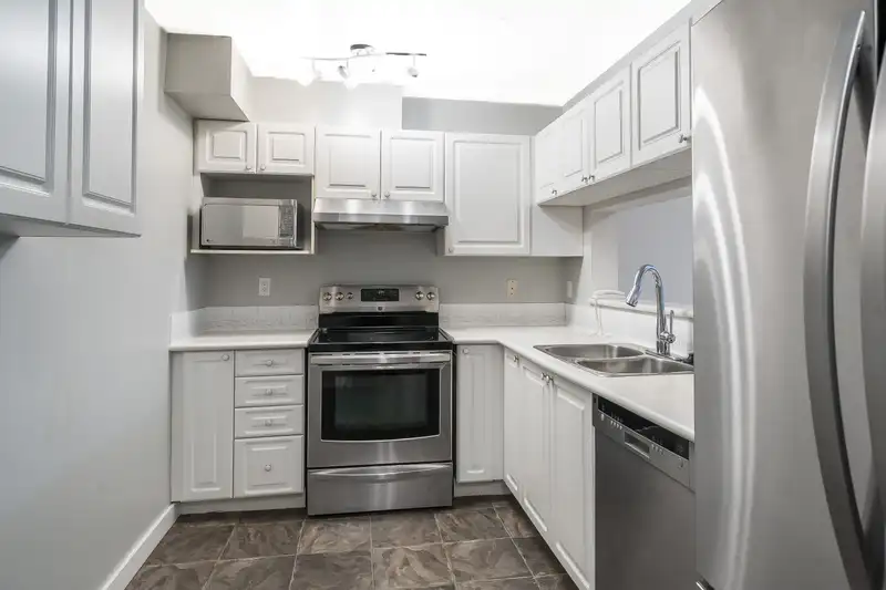 307 16137 83 AVENUE - photo 3 of 22