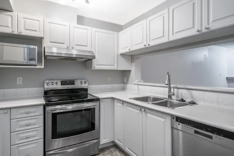 307 16137 83 AVENUE - photo 4 of 22