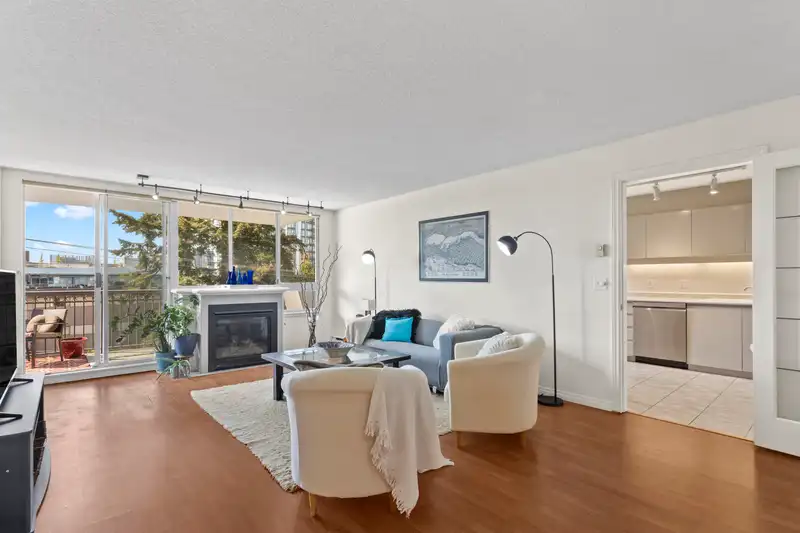 301 551 AUSTIN AVENUE - photo 1 of 26
