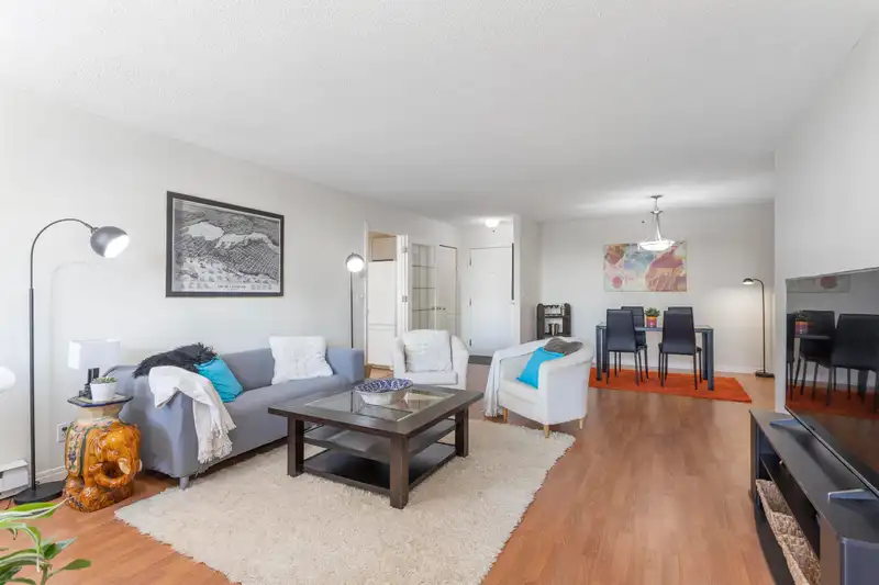 301 551 AUSTIN AVENUE - photo 2 of 26