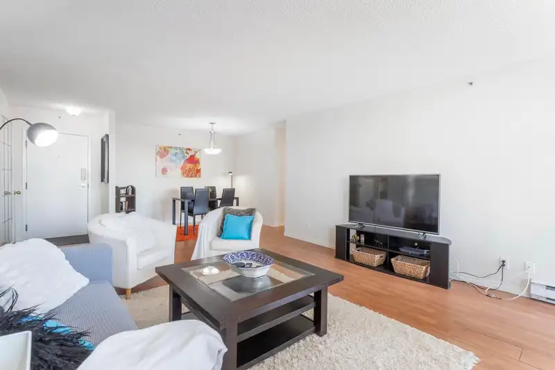 301 551 AUSTIN AVENUE - photo 3 of 26