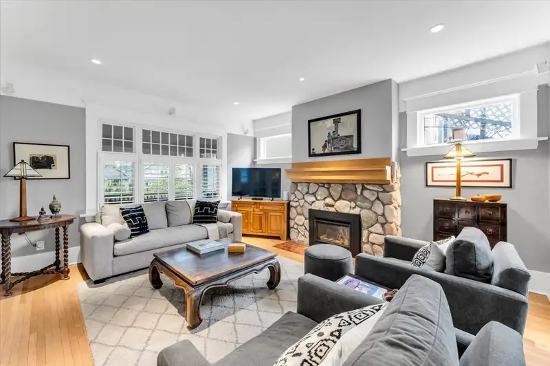 3666 W 22ND AVENUE - photo 4 of 38