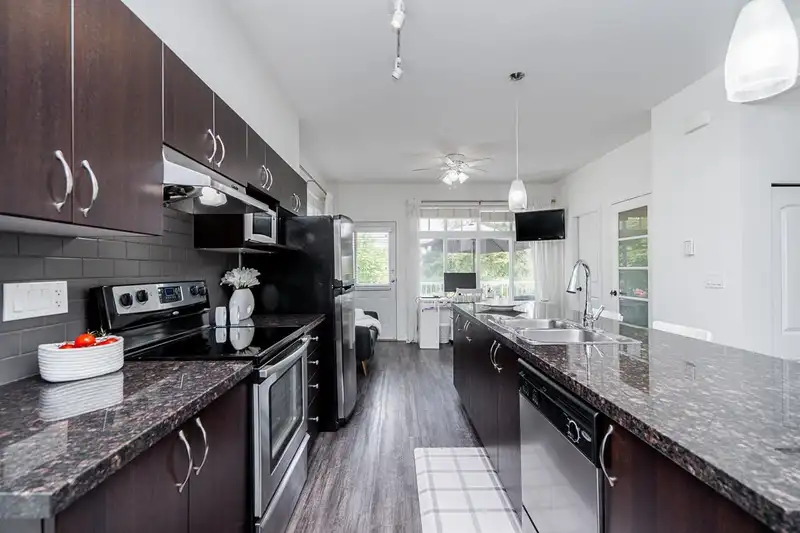 69 19480 66 AVENUE - photo 2 of 32
