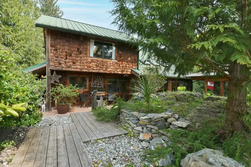 4865 BOWSPRIT DRIVE - photo 2 of 37
