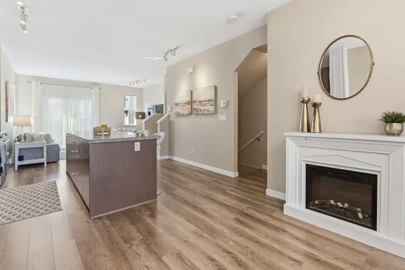 34 8385 DELSOM WAY - photo 4 of 25