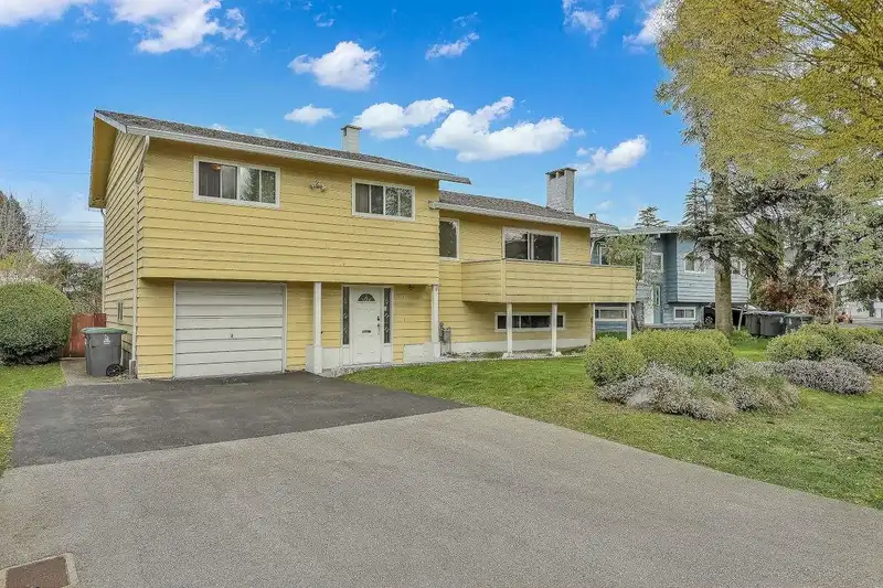 11050 SWAN CRESCENT - photo 1 of 40