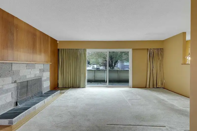 11050 SWAN CRESCENT - photo 3 of 40