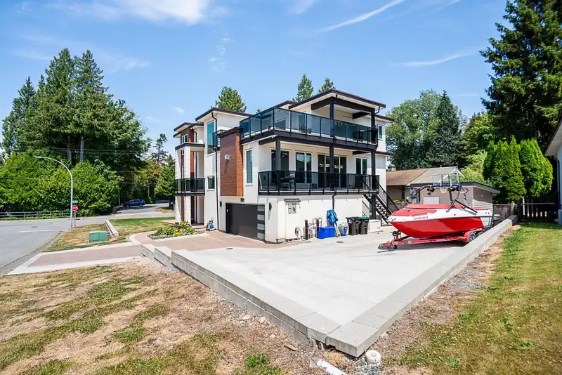 20754 48 AVENUE - photo 1 of 40