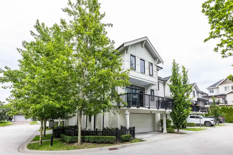 2 14888 62 AVENUE - photo 1 of 36