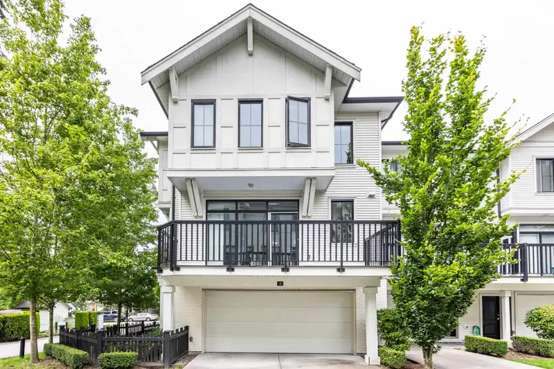 2 14888 62 AVENUE - photo 2 of 36