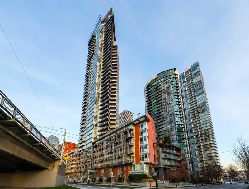 1805 1372 SEYMOUR STREET - photo 1 of 27