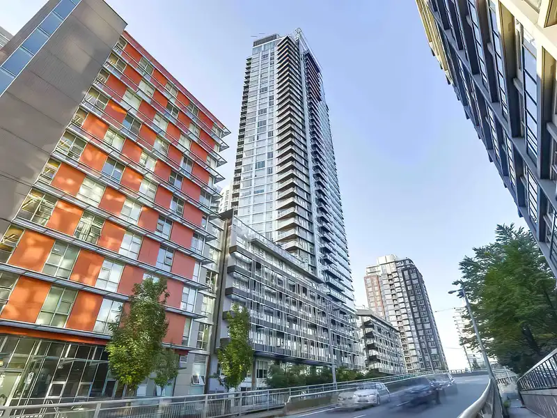 1805 1372 SEYMOUR STREET - photo 3 of 27