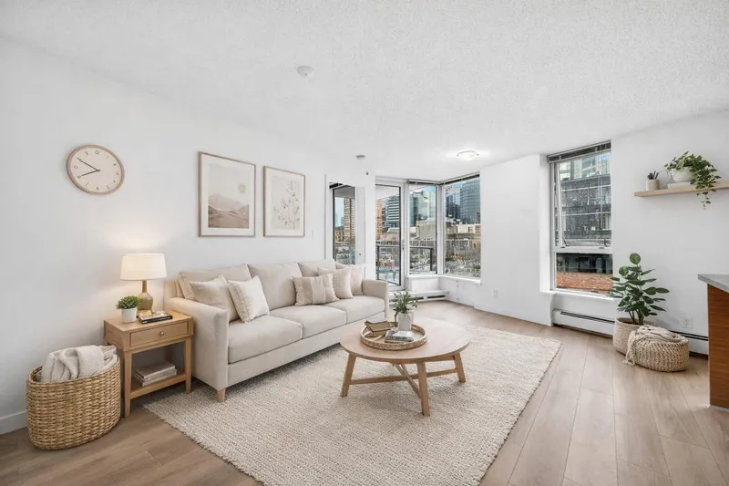 1102 188 KEEFER PLACE - photo 1 of 25