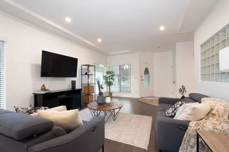 3282 WELLINGTON COURT - photo 3 of 40