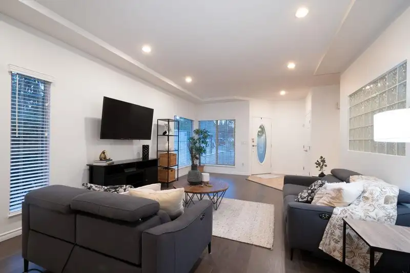 3282 WELLINGTON COURT - photo 4 of 40