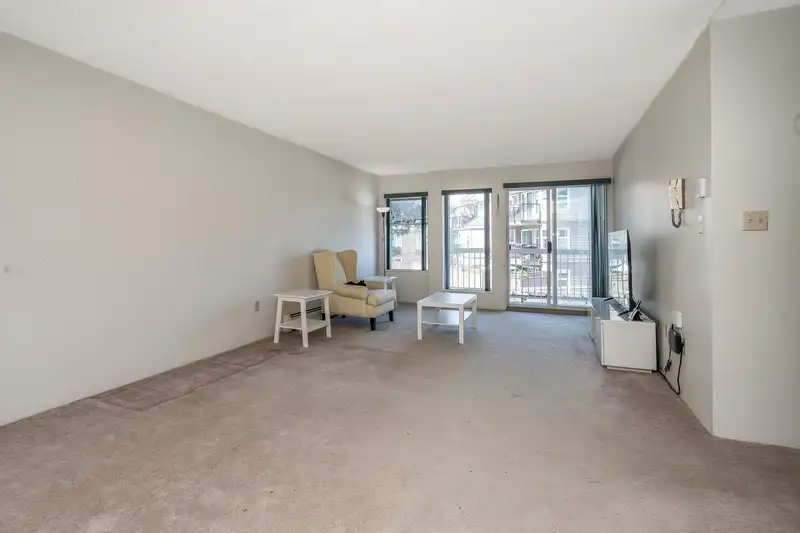 210 1860 E SOUTHMERE CRESCENT - photo 4 of 27