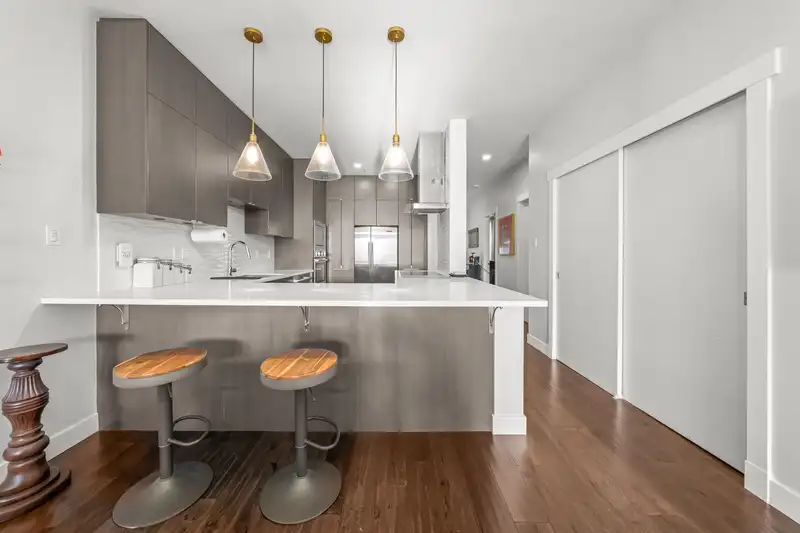 204 2 RENAISSANCE SQUARE - photo 3 of 37