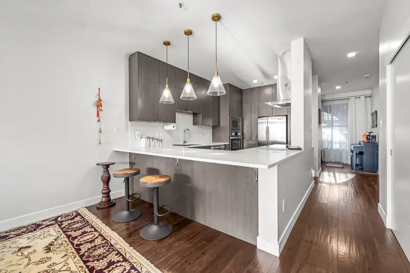204 2 RENAISSANCE SQUARE - photo 4 of 37