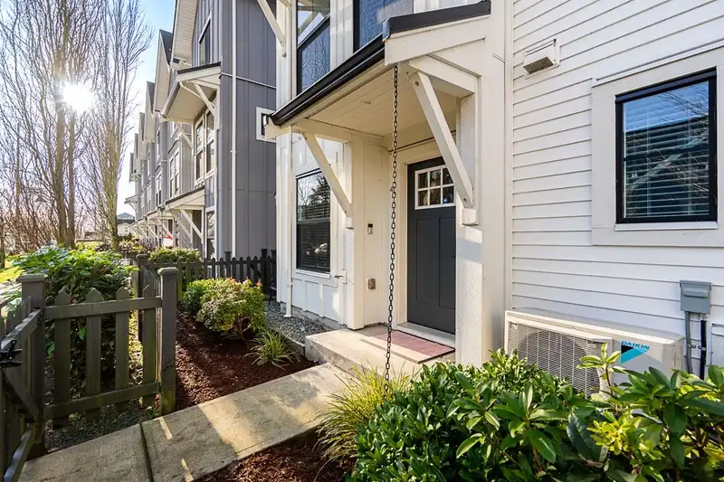 4 5945 176A STREET - photo 4 of 36