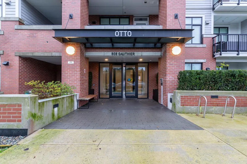211 808 GAUTHIER AVENUE - photo 3 of 20