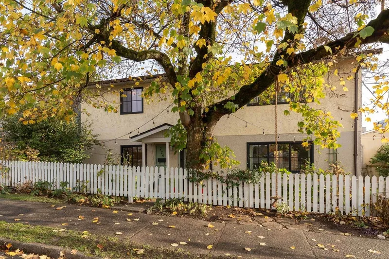 726 VERNON DRIVE - photo 2 of 25