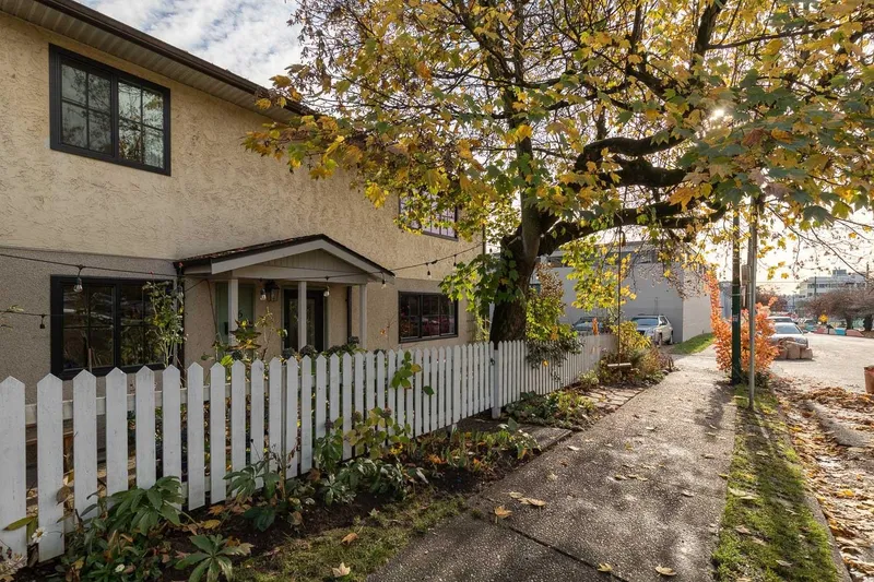 726 VERNON DRIVE - photo 3 of 25