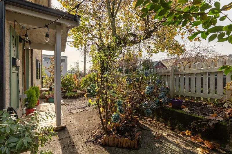 726 VERNON DRIVE - photo 4 of 25