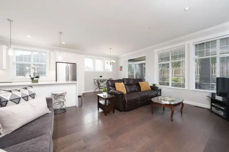 62 7138 210 STREET - photo 4 of 40